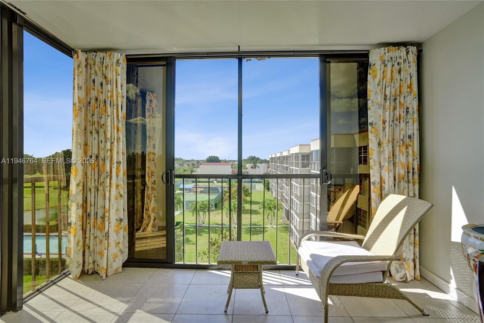 HOLLYBROOK GOLF AND - Residential