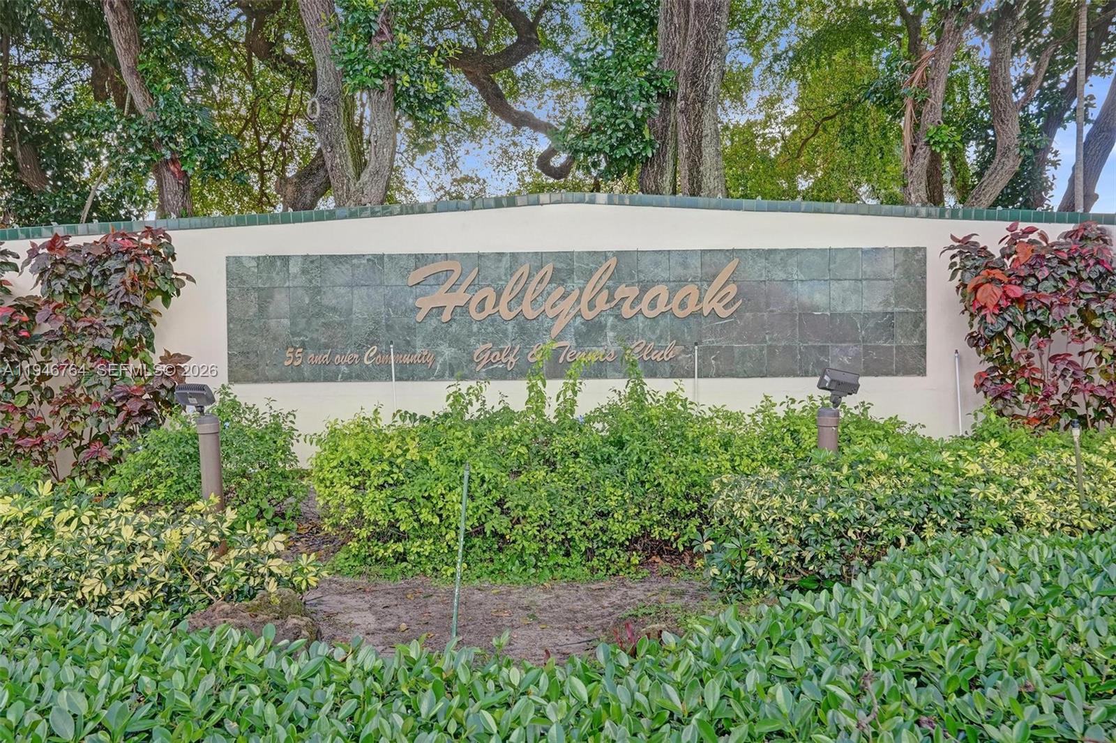 HOLLYBROOK GOLF AND - Residential