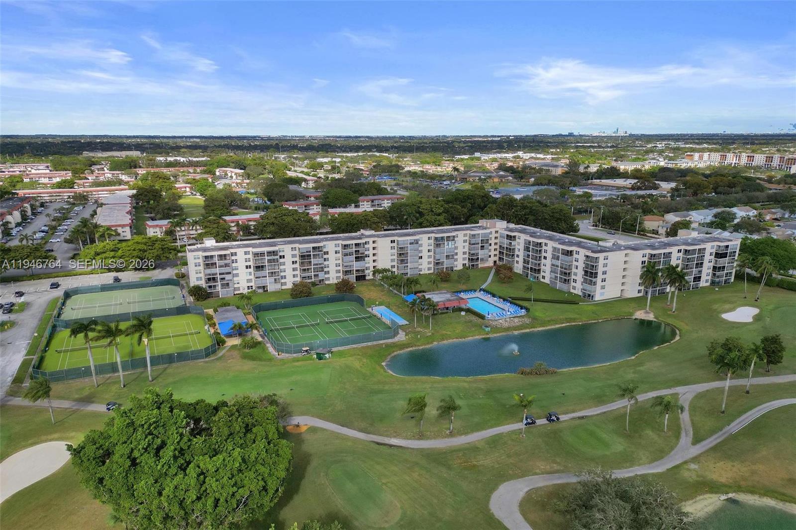 HOLLYBROOK GOLF AND - Residential