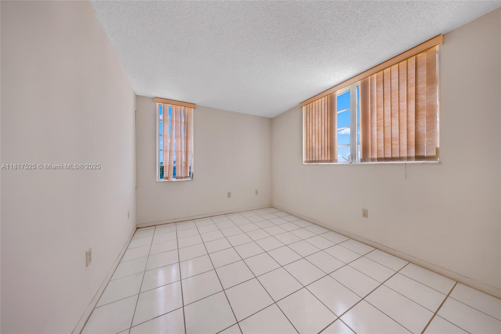 BYRON PARK CONDO - Residential