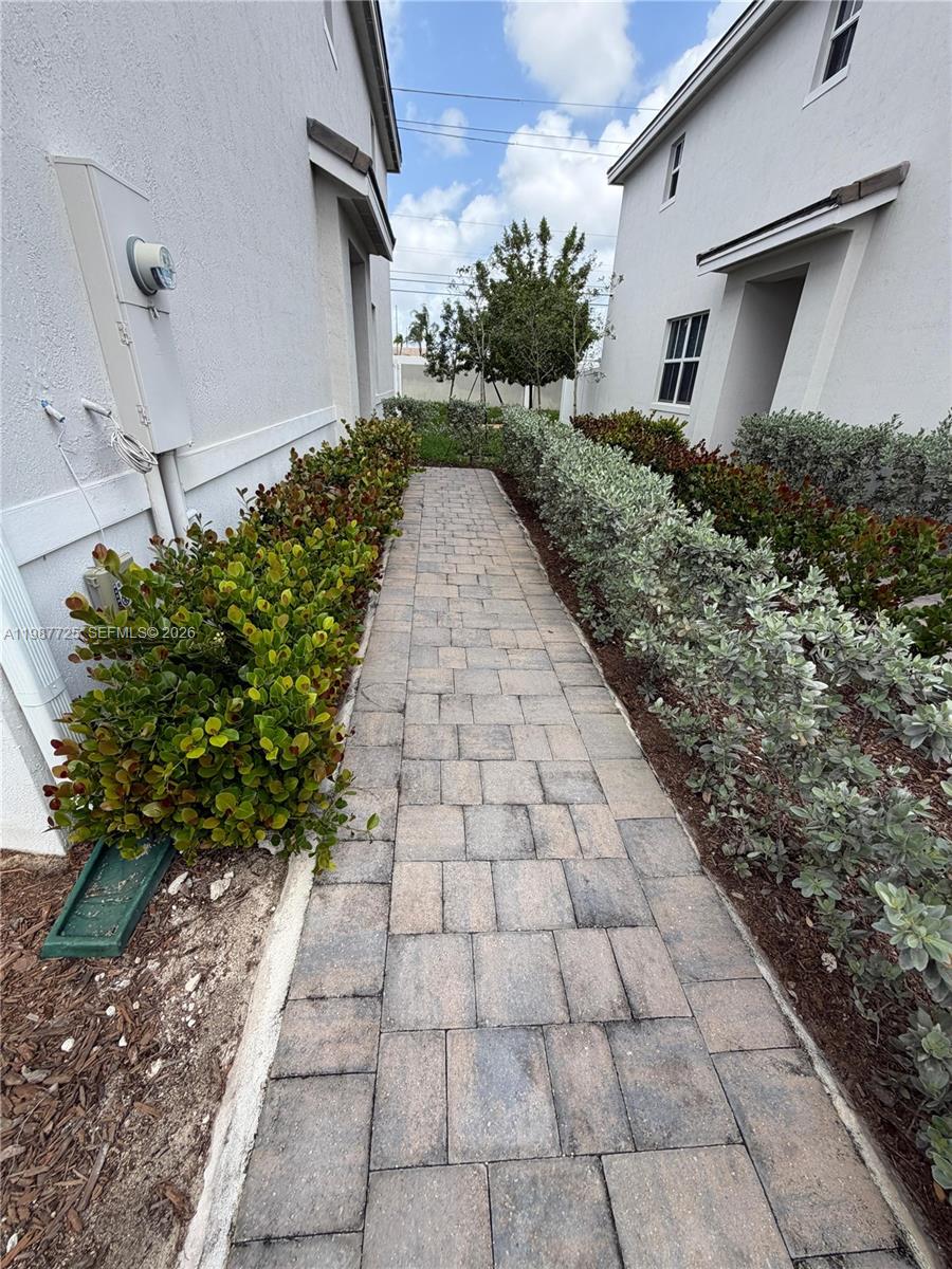 MERRICK SQUARE - Residential Lease