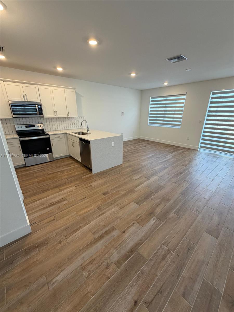 MERRICK SQUARE - Residential Lease