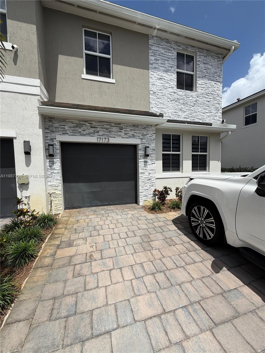 MERRICK SQUARE - Residential Lease