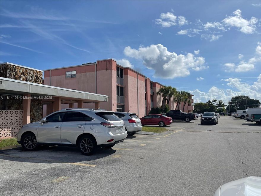 2 Bedrooms, 2 bath condo completely remodeled in Cutler Bay. Screened balcony with storage.
Plenty of parking. Water and sewer included in rent.
Must see!