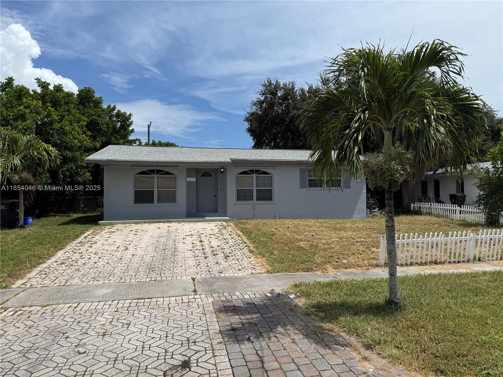 Newly remodeled 3/1 with laundry room. This house has a brand new kitchen with appliances, new bathroom, new AC, new water heater and new roof. Spacious with a modern and classy look this property wont last long.