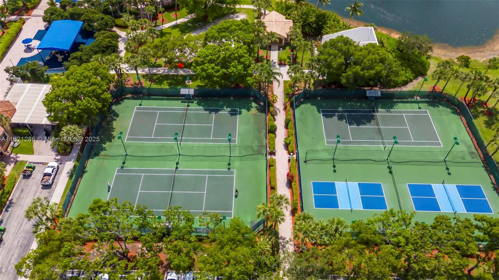 PEMBROKE ISLES III - Residential