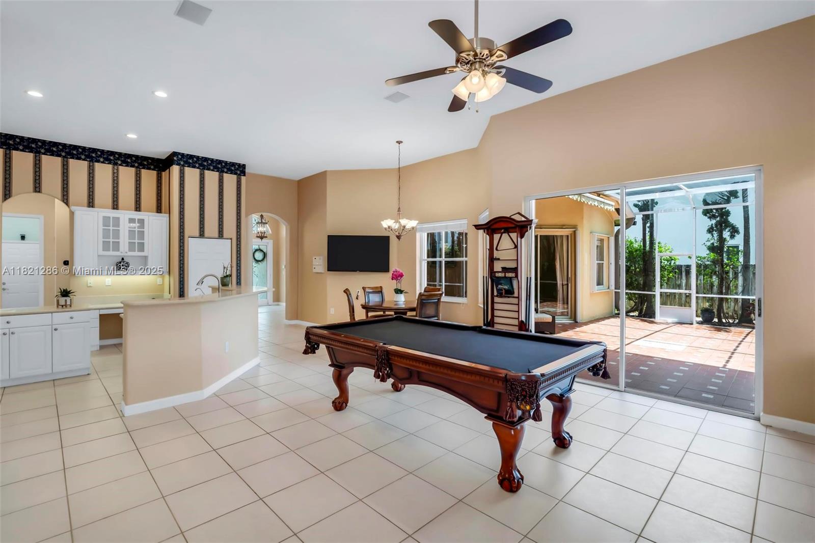 PEMBROKE ISLES III - Residential
