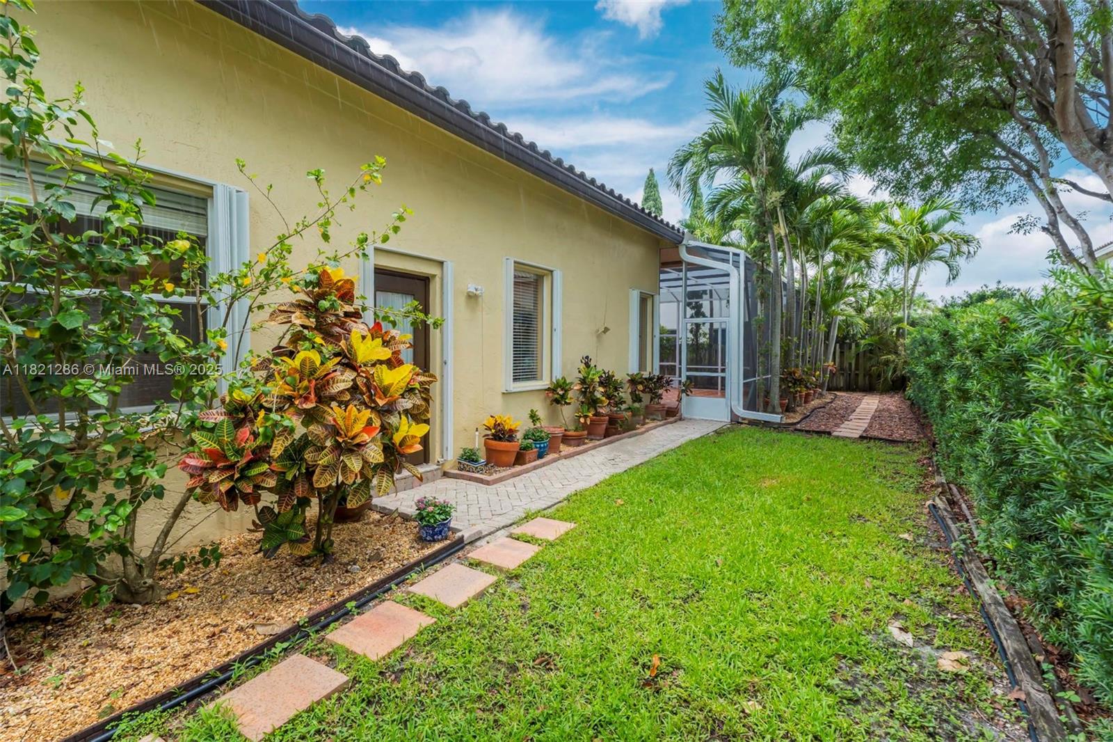 PEMBROKE ISLES III - Residential
