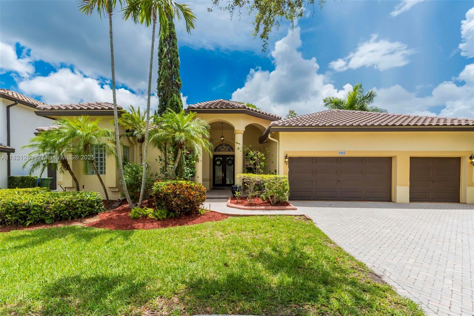 Property for Sale at 1925 Nw 167th Ter, Pembroke Pines, Miami-Dade County, Florida - Bedrooms: 5 
Bathrooms: 3  - $930,000