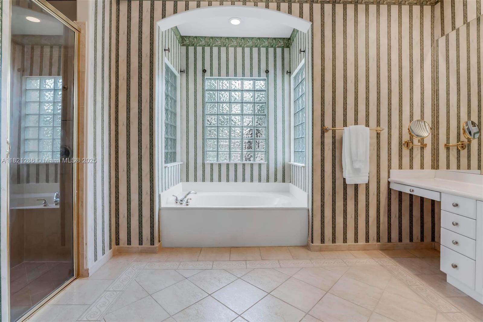 PEMBROKE ISLES III - Residential