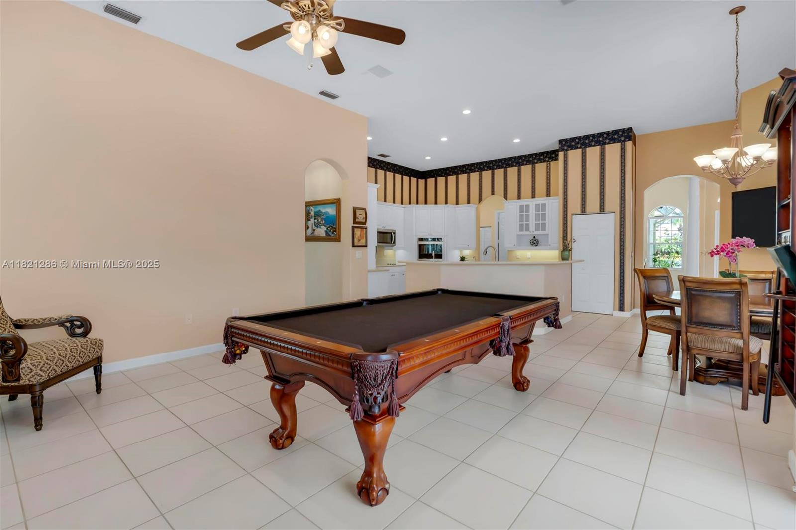 PEMBROKE ISLES III - Residential