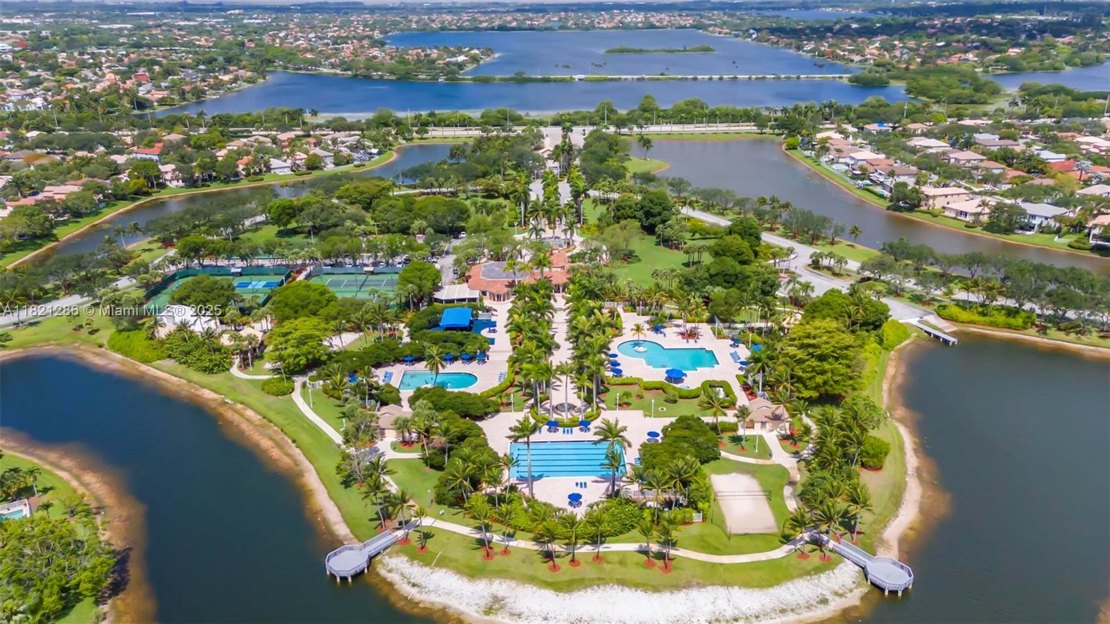 PEMBROKE ISLES III - Residential