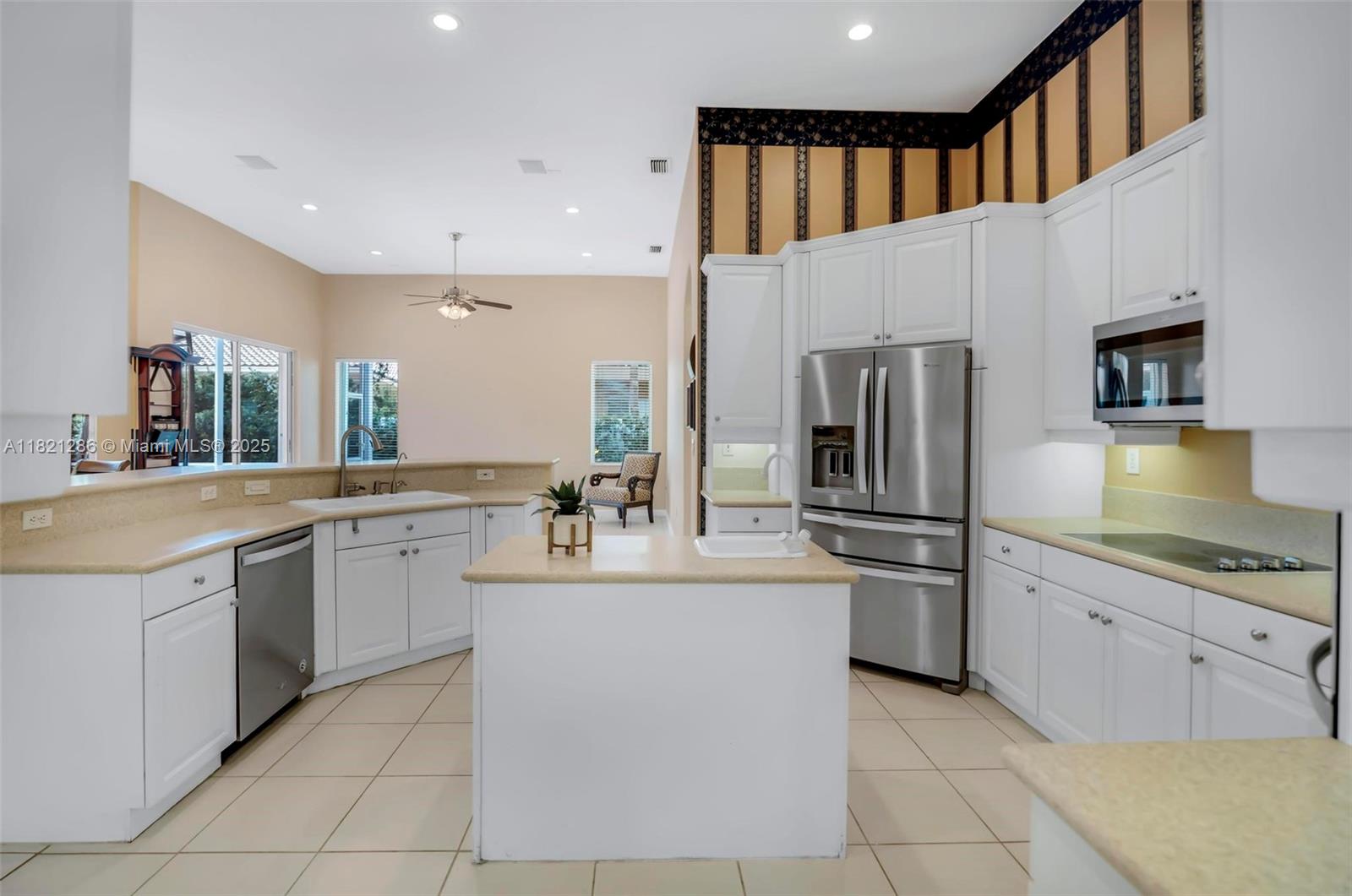 PEMBROKE ISLES III - Residential
