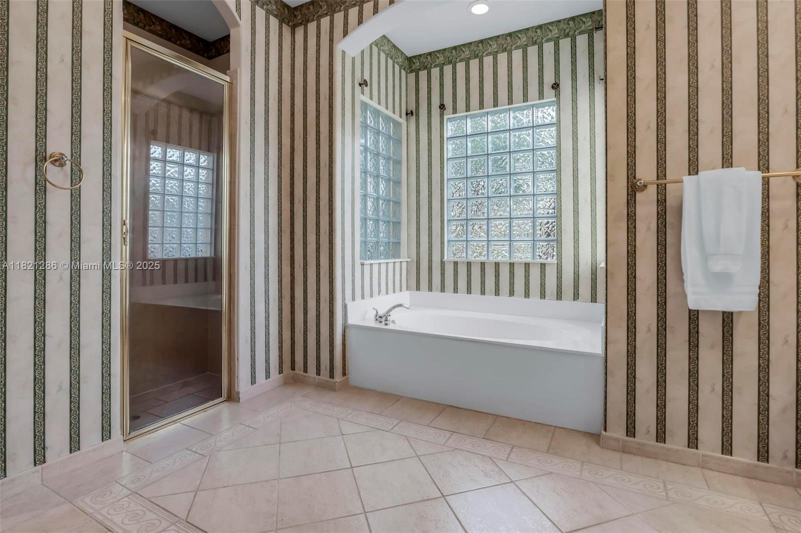 PEMBROKE ISLES III - Residential