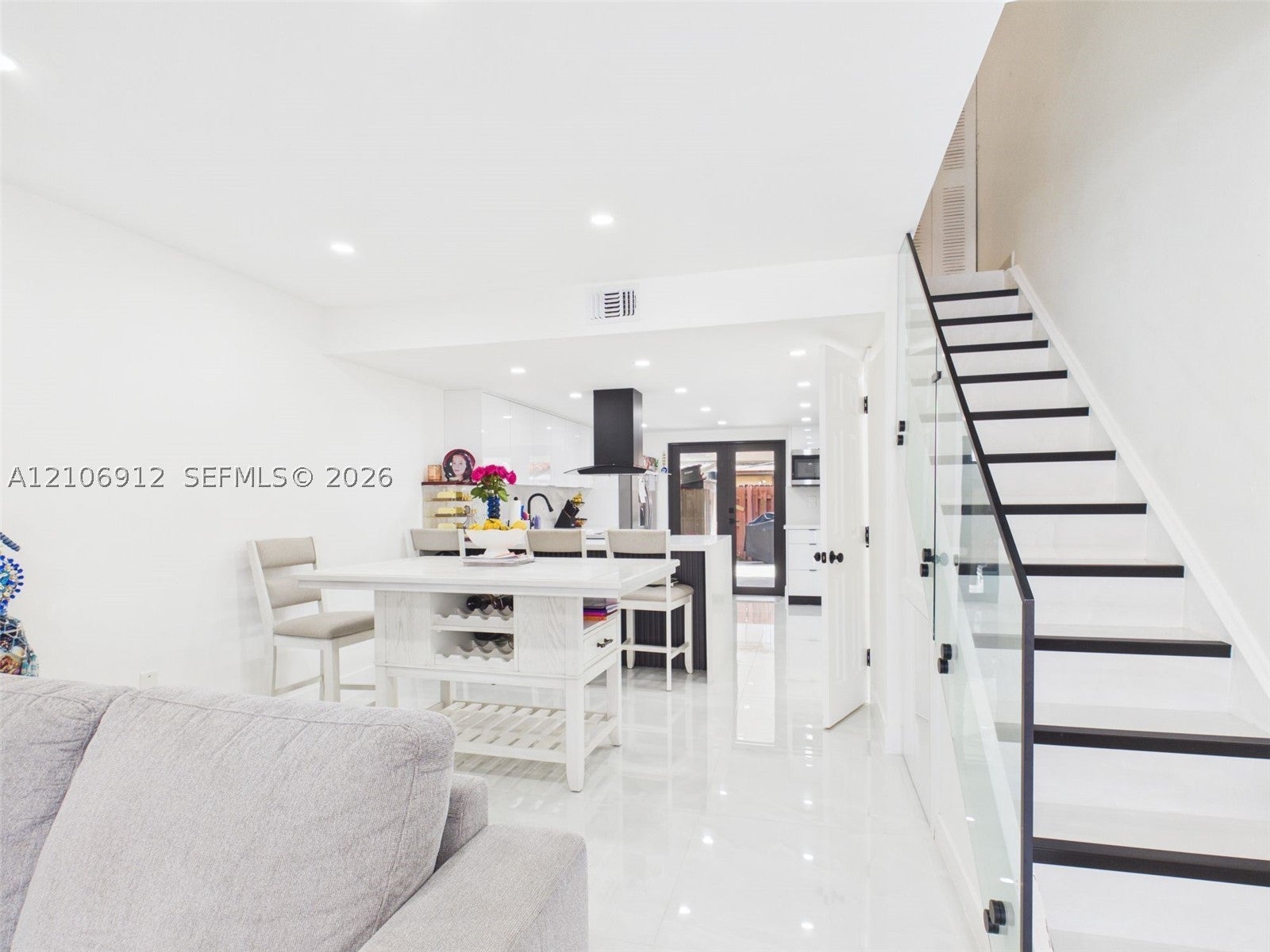 1142 W 42nd St 19