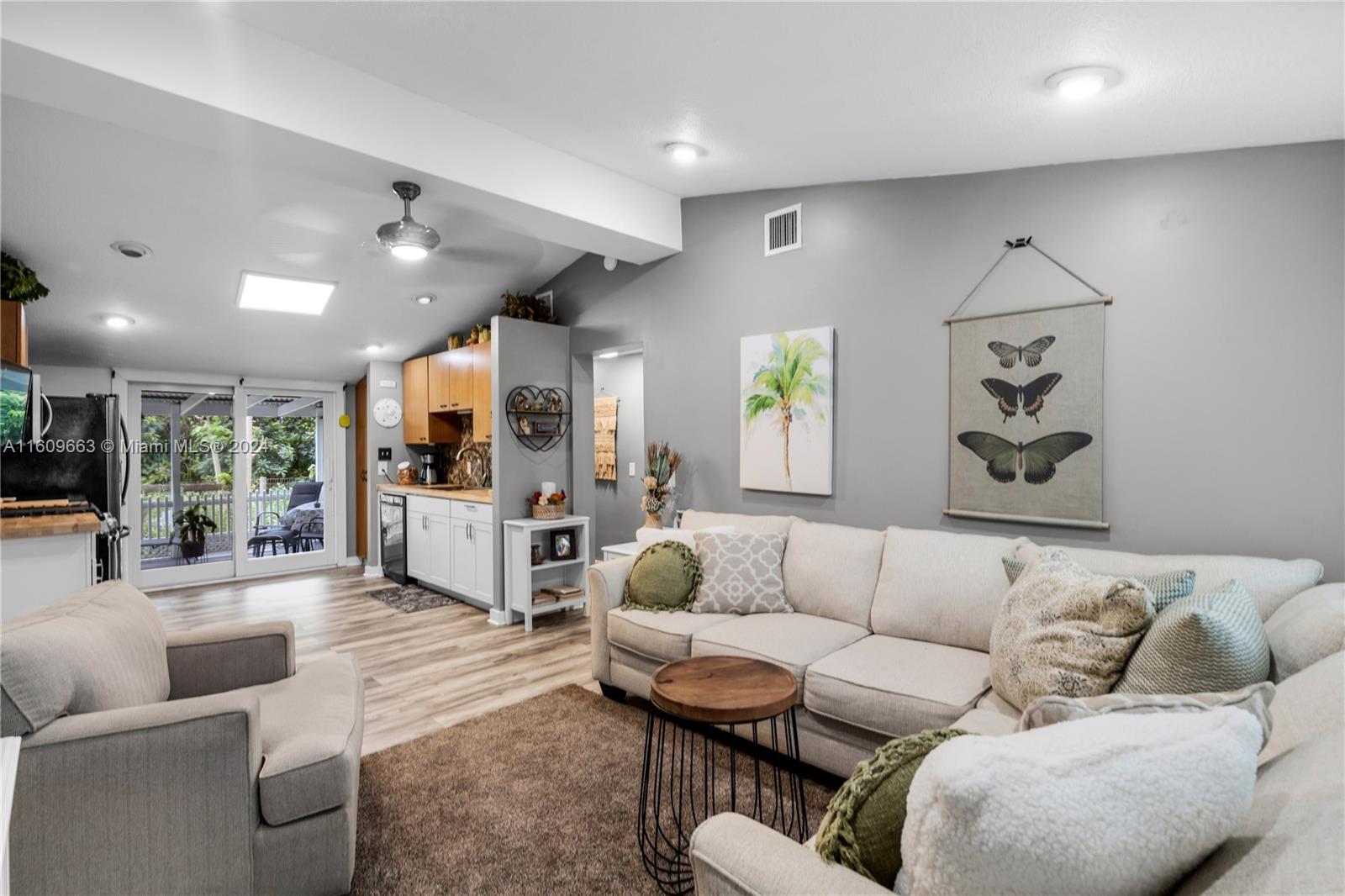 RETREAT ON 5 AC - Residential