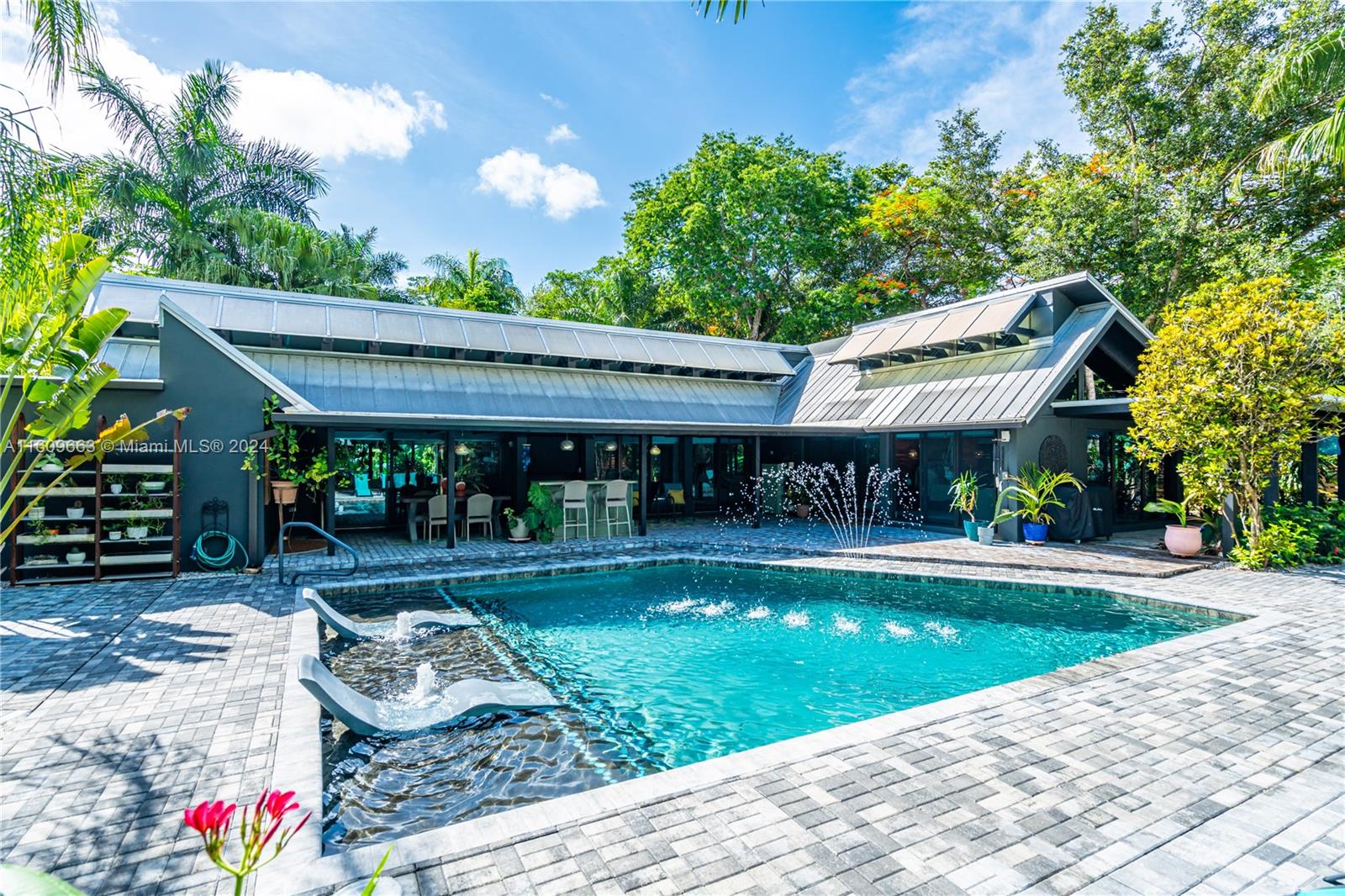 RETREAT ON 5 AC - Residential