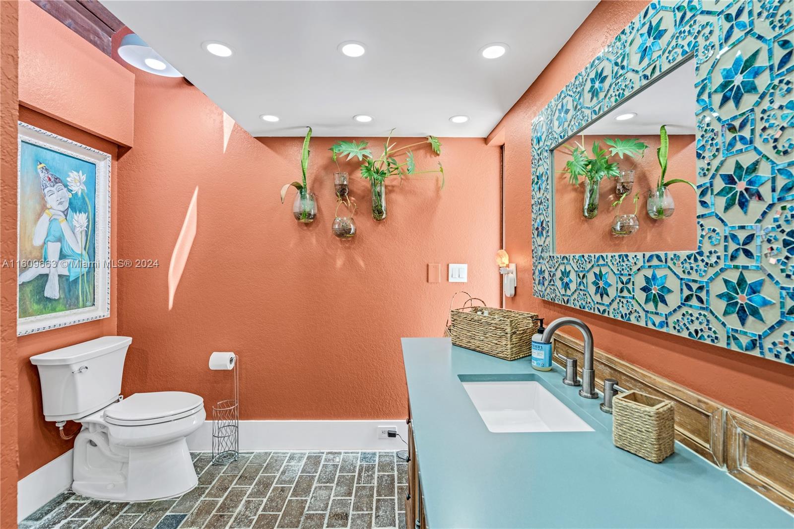 RETREAT ON 5 AC - Residential