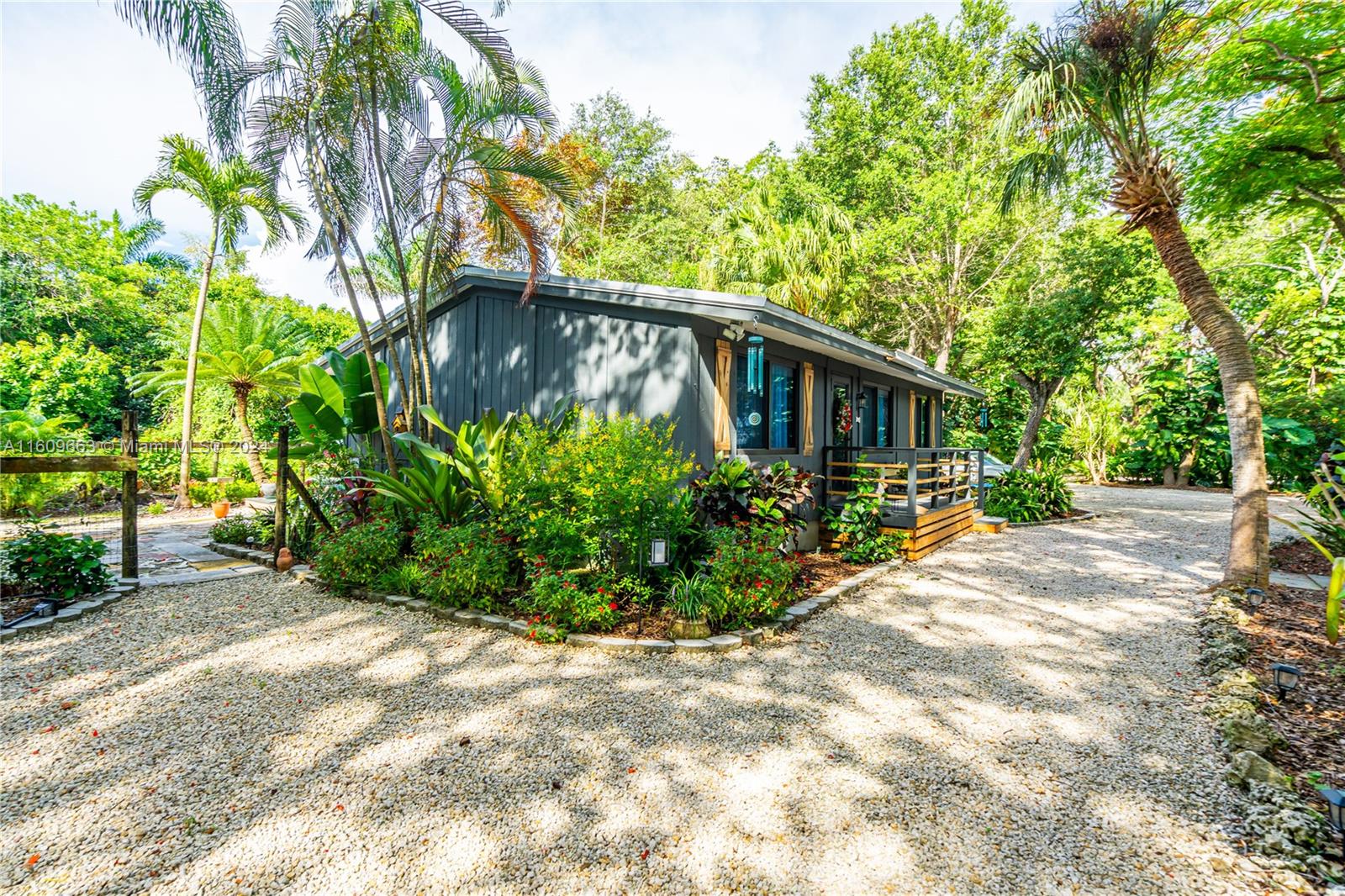 RETREAT ON 5 AC - Residential