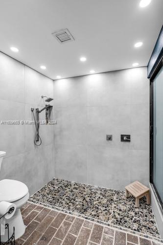 RETREAT ON 5 AC - Residential