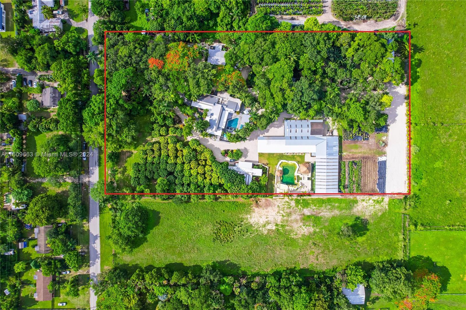 RETREAT ON 5 AC - Residential