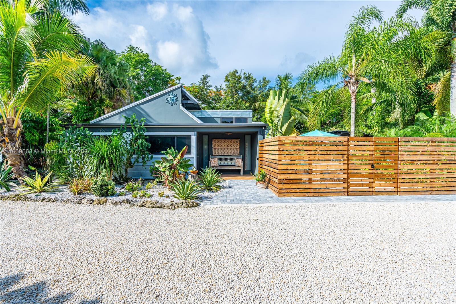 RETREAT ON 5 AC - Residential