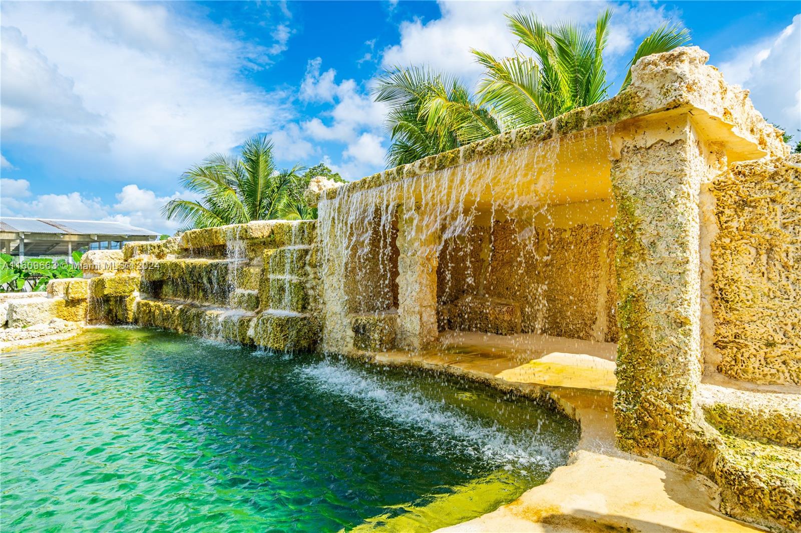 RETREAT ON 5 AC - Residential