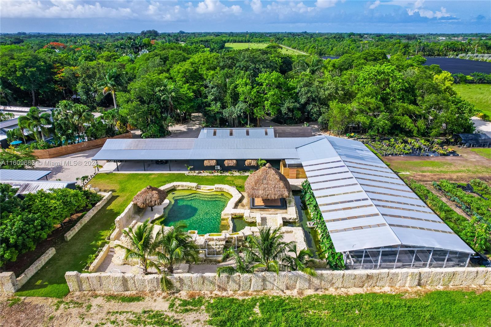 RETREAT ON 5 AC - Residential