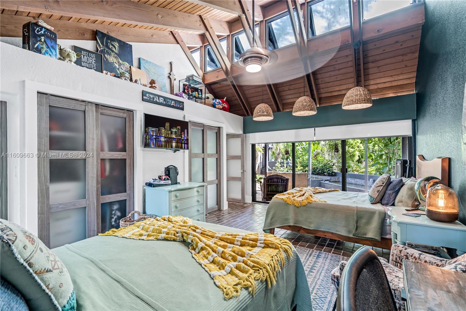 RETREAT ON 5 AC - Residential