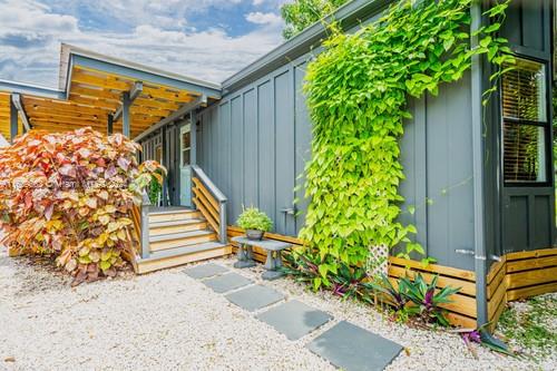 RETREAT ON 5 AC - Residential