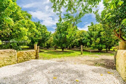 RETREAT ON 5 AC - Residential