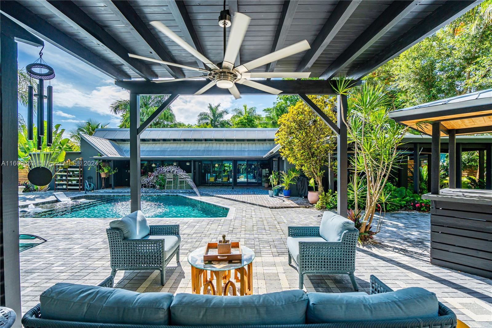 RETREAT ON 5 AC - Residential