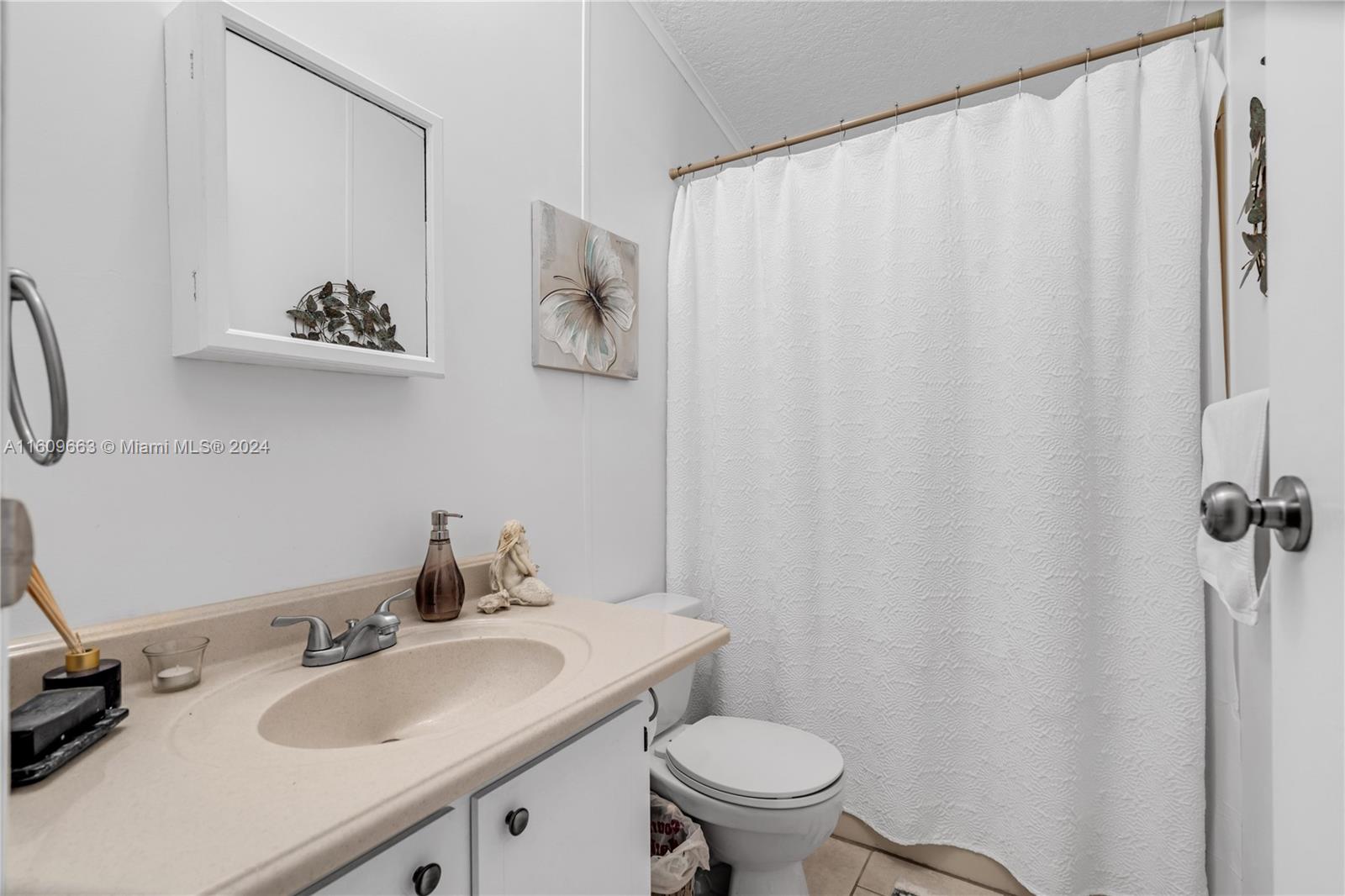 RETREAT ON 5 AC - Residential