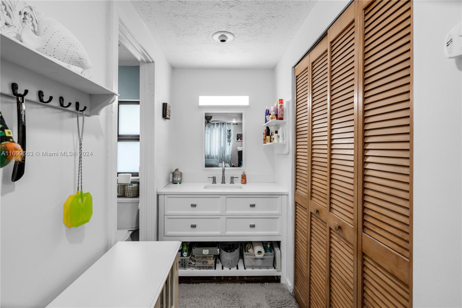 RETREAT ON 5 AC - Residential