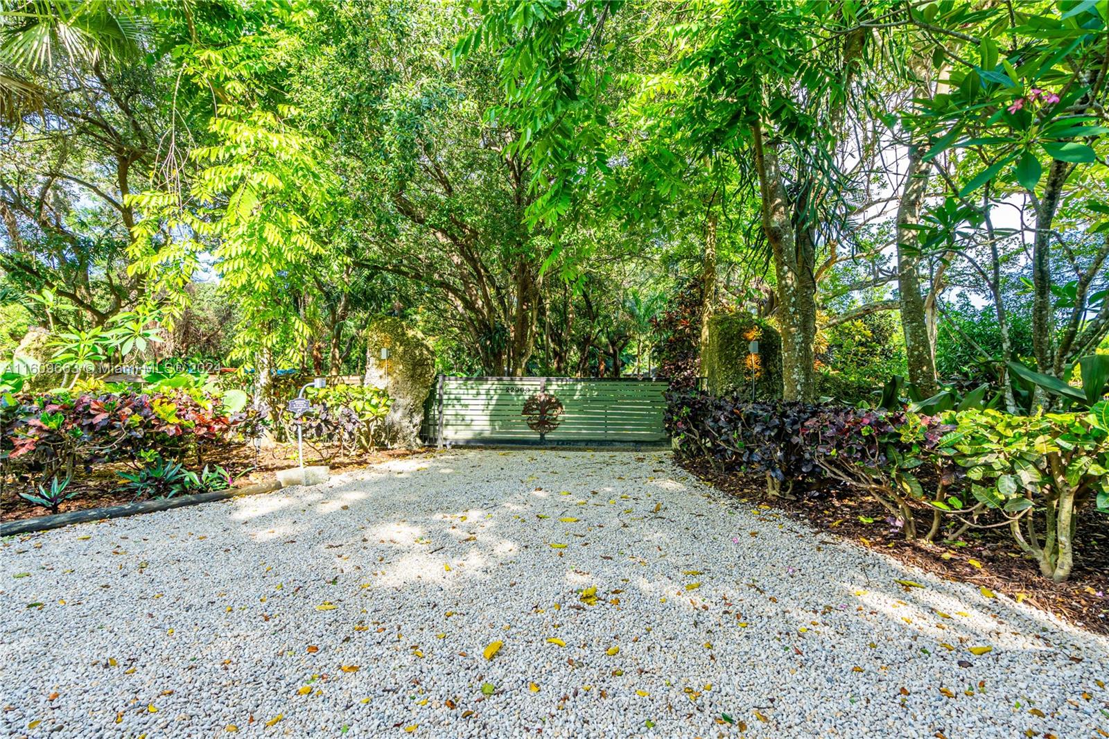 RETREAT ON 5 AC - Residential