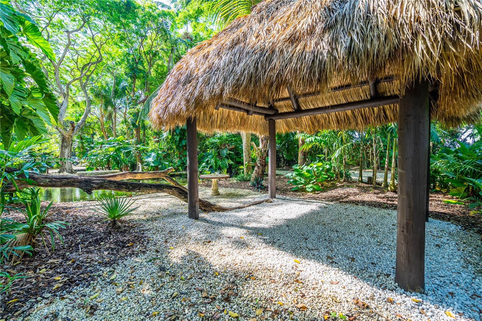 RETREAT ON 5 AC - Residential