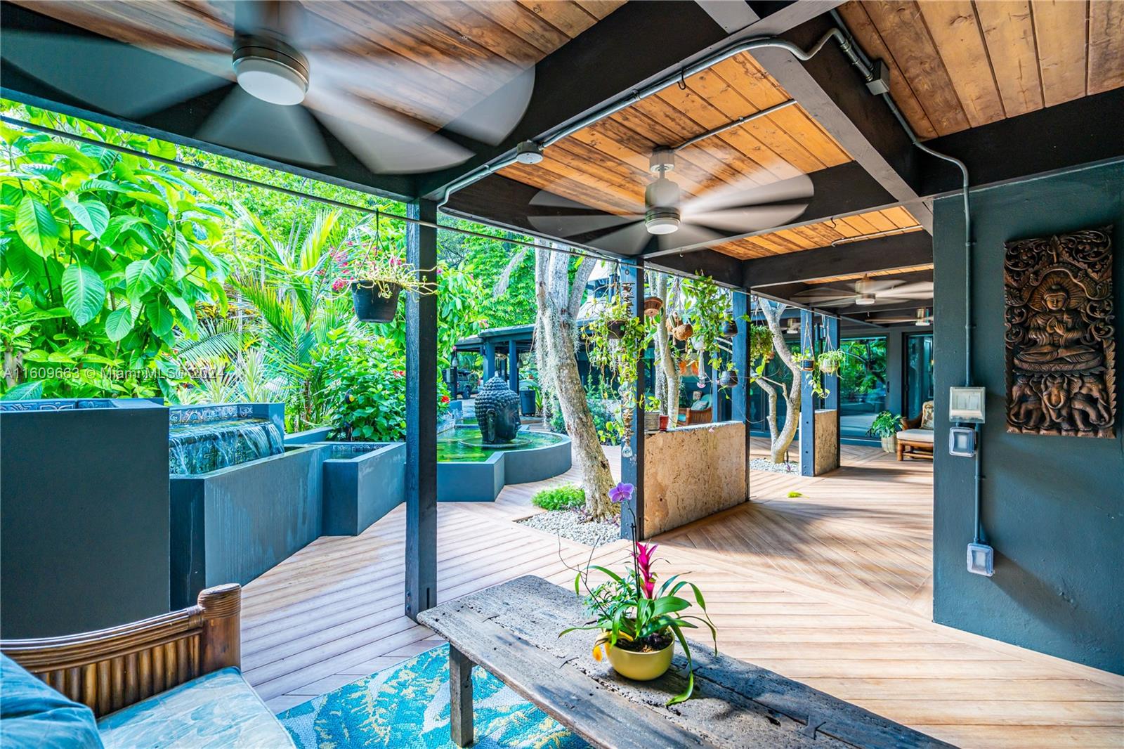 RETREAT ON 5 AC - Residential