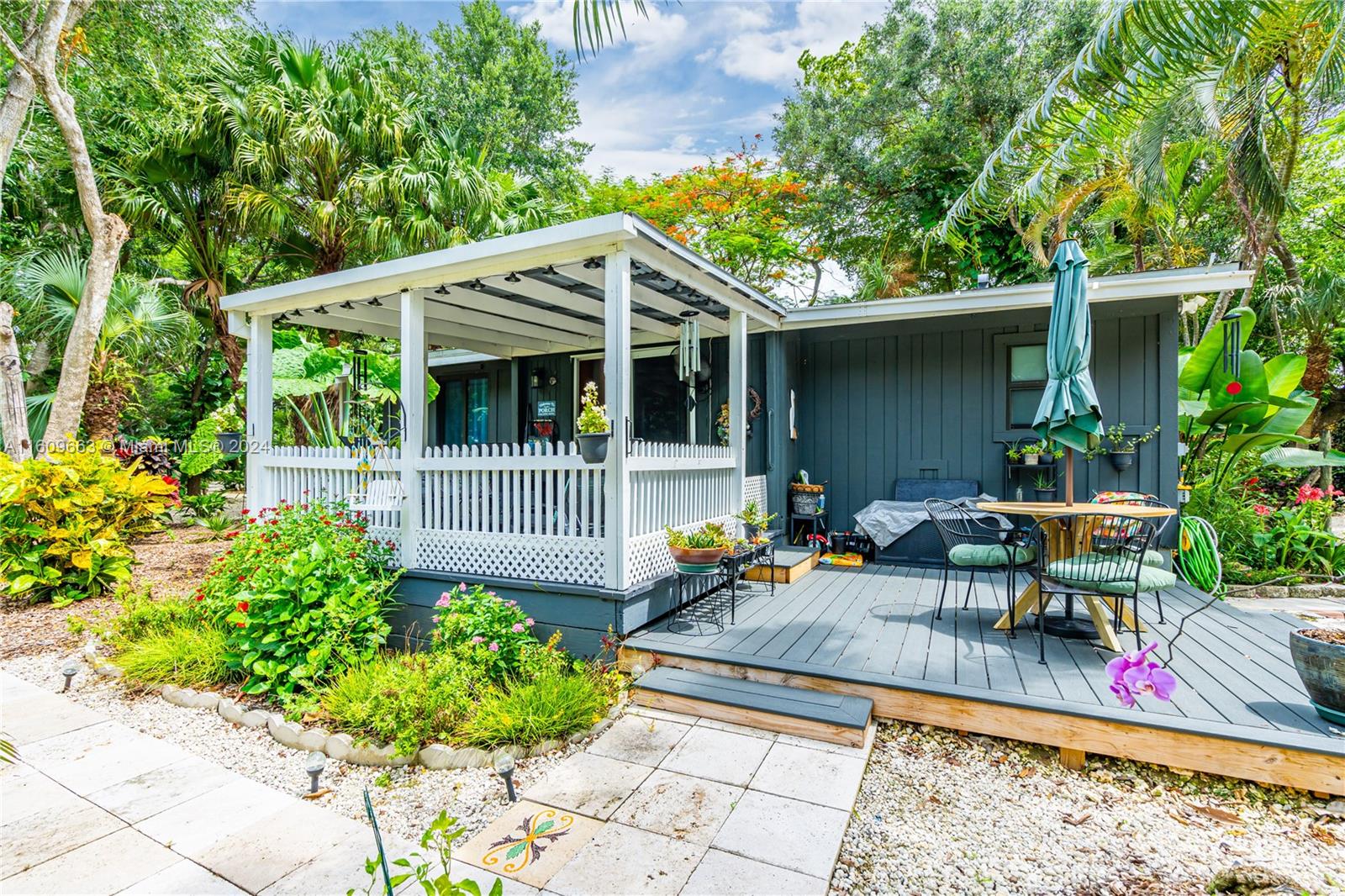 RETREAT ON 5 AC - Residential