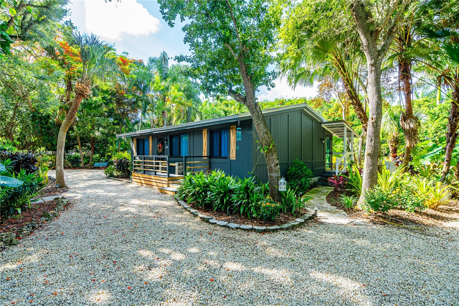 RETREAT ON 5 AC - Residential