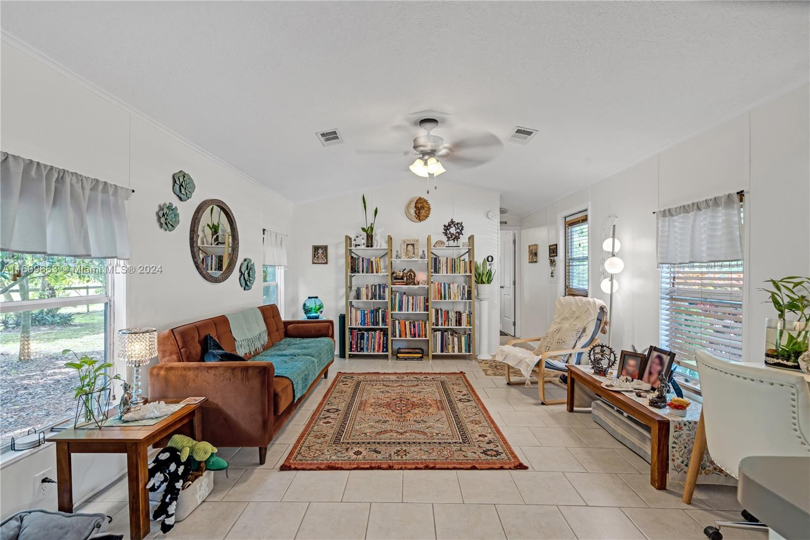 RETREAT ON 5 AC - Residential