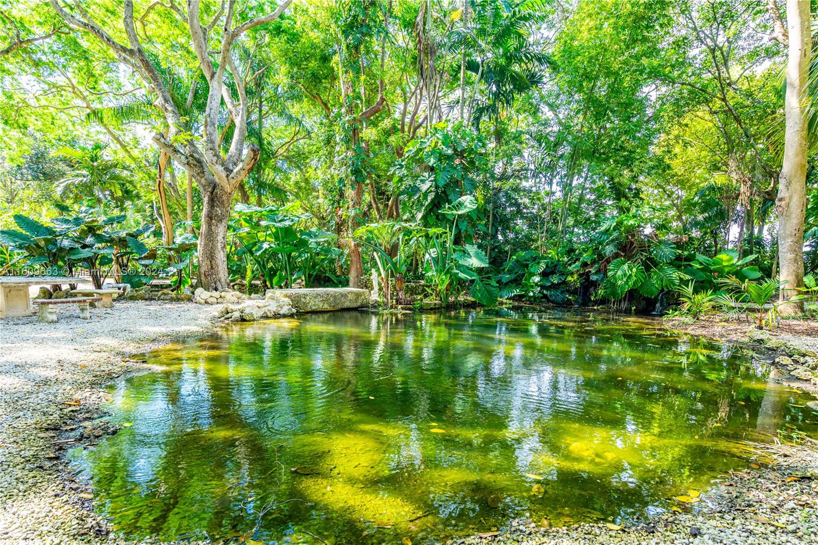 RETREAT ON 5 AC - Residential