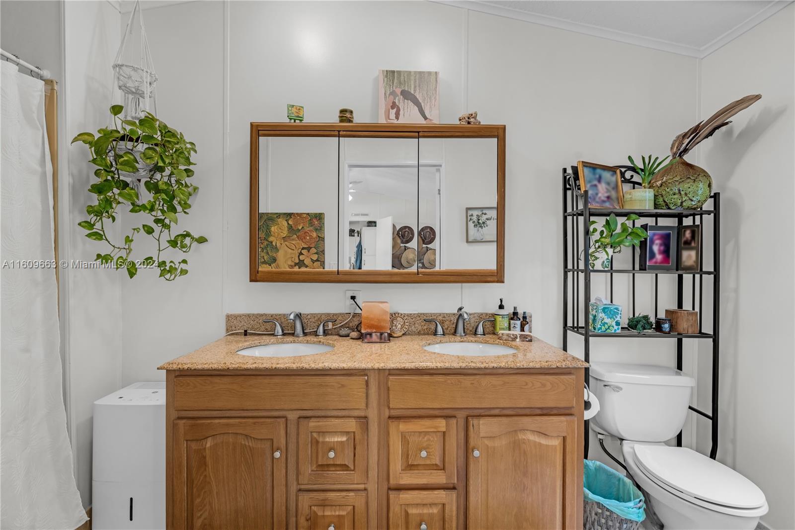 RETREAT ON 5 AC - Residential