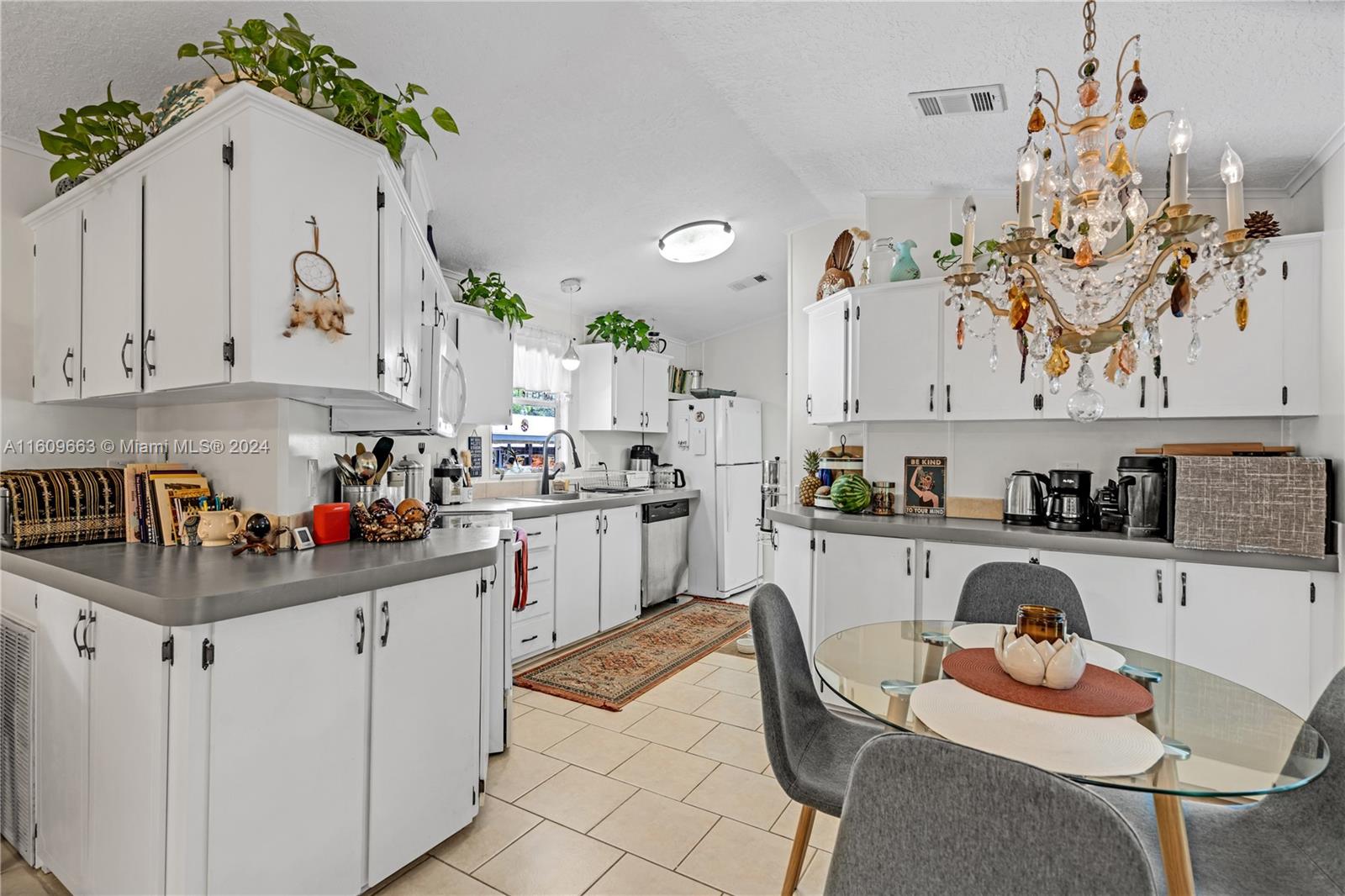 RETREAT ON 5 AC - Residential