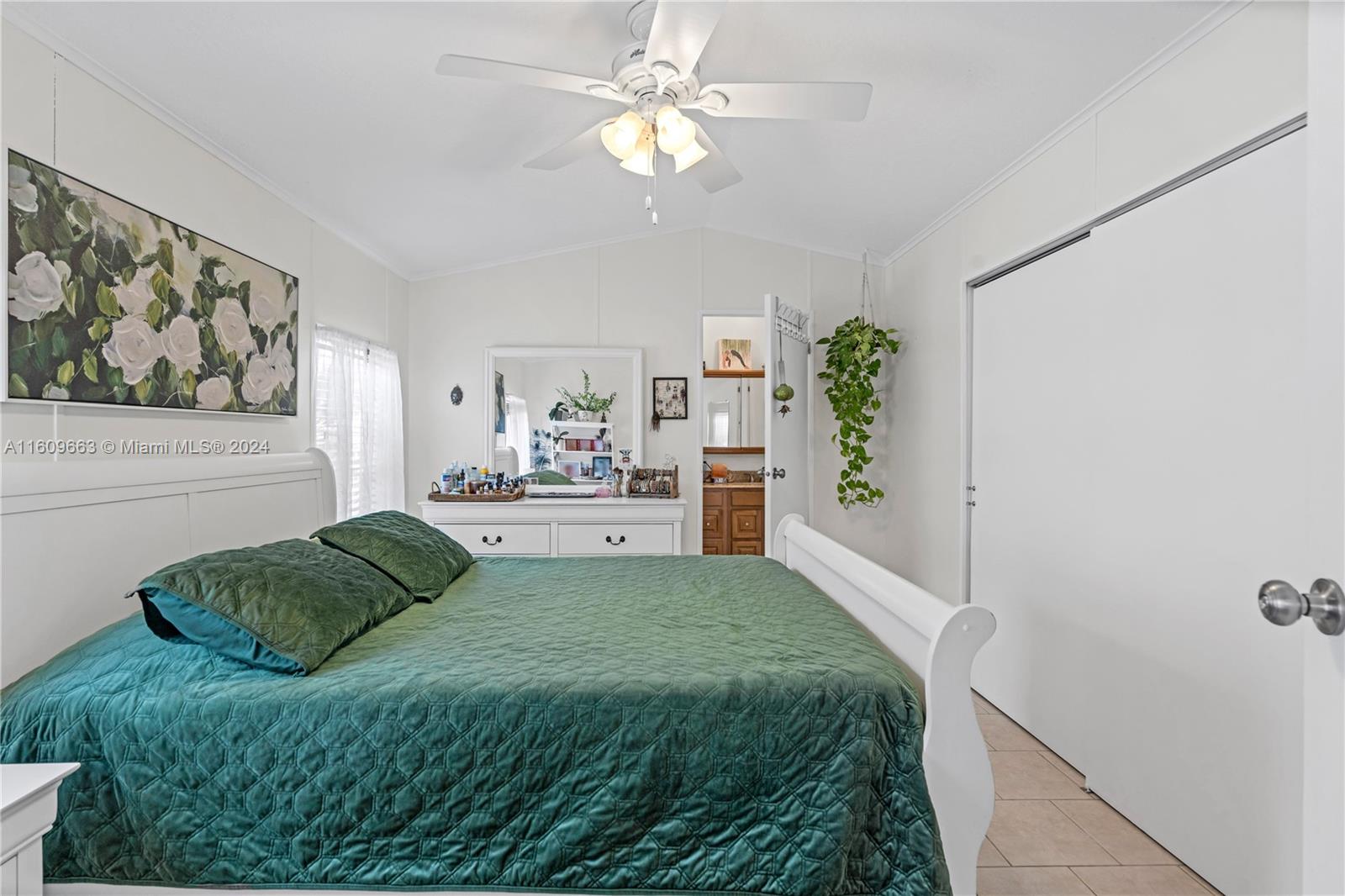 RETREAT ON 5 AC - Residential