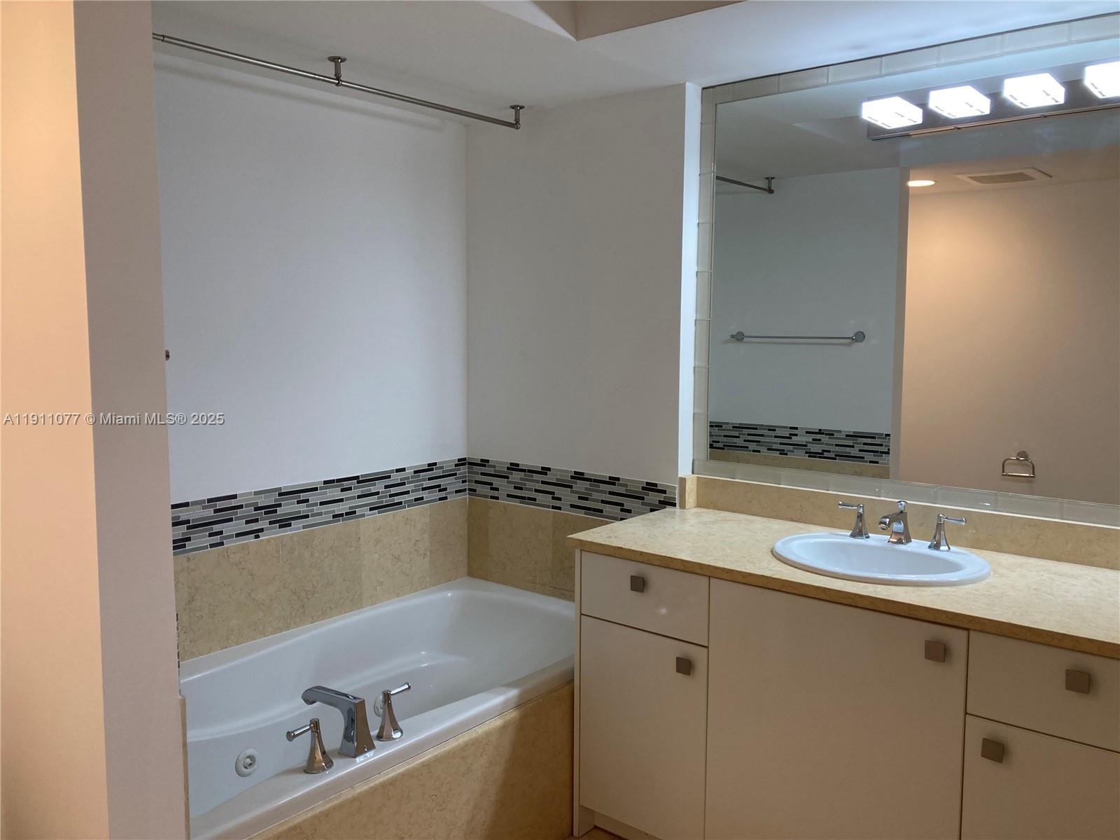 TURNBERRY VILLAGE SO TOWE - Residential