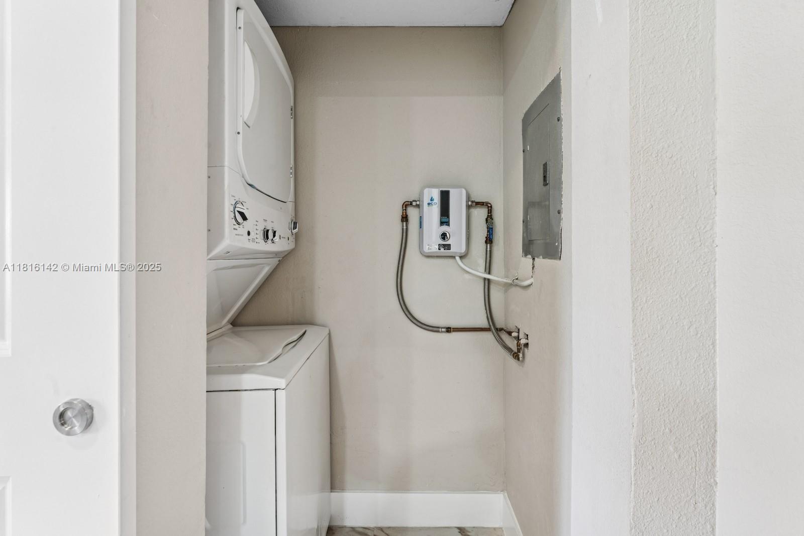 GULFSTREAM ESTATES - Residential