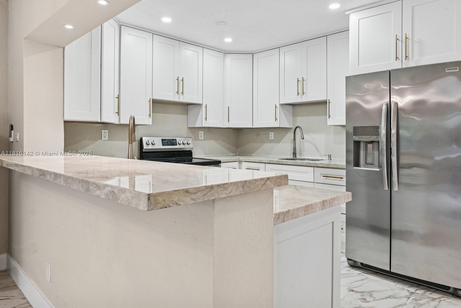 GULFSTREAM ESTATES - Residential