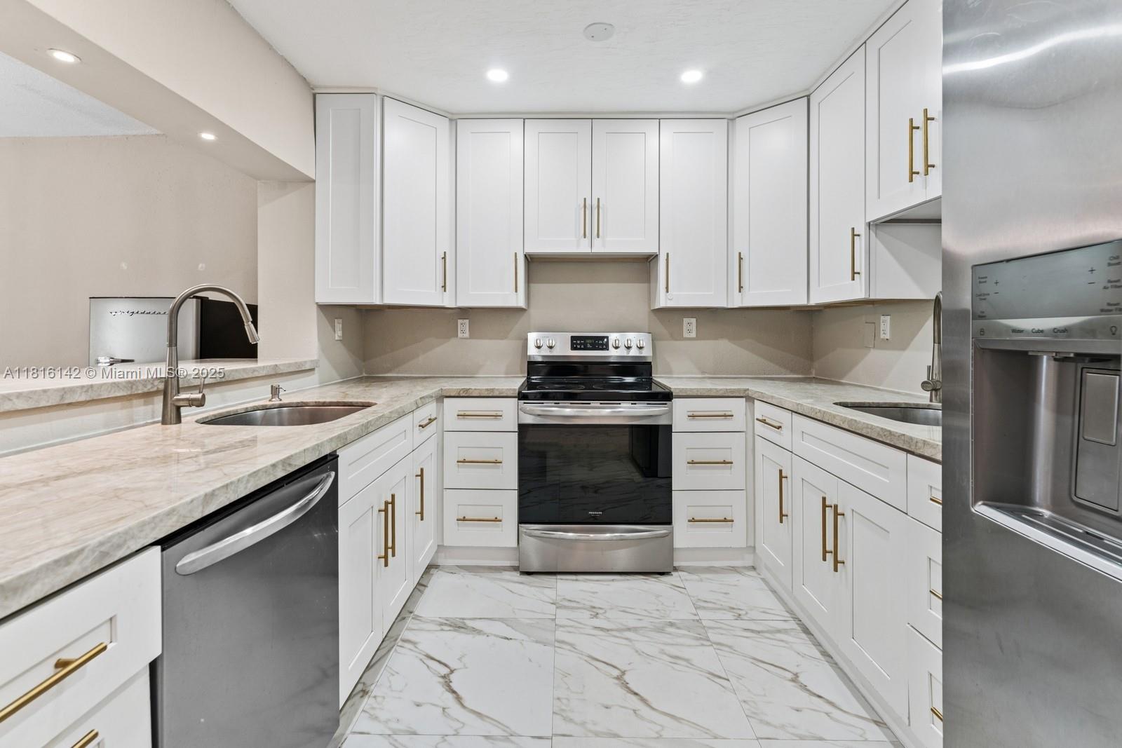 GULFSTREAM ESTATES - Residential