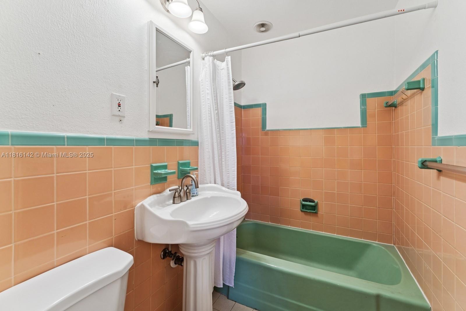 GULFSTREAM ESTATES - Residential