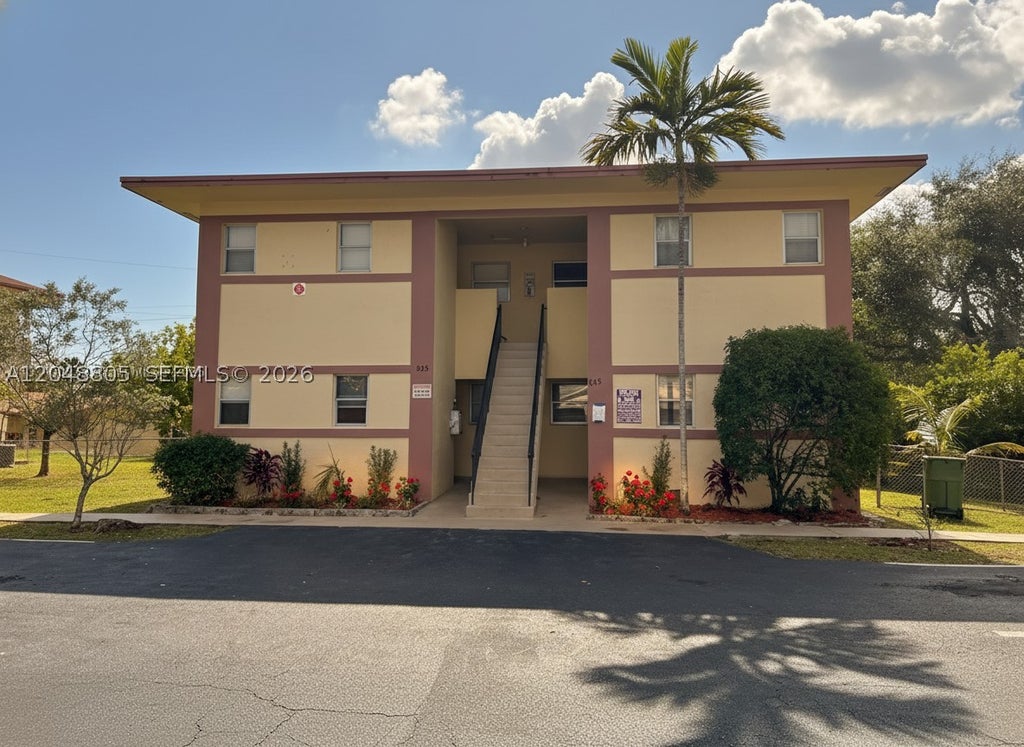 Photo of 825 SW 10th St #C, Hallandale Beach, FL 33009 (MLS # A12048805)